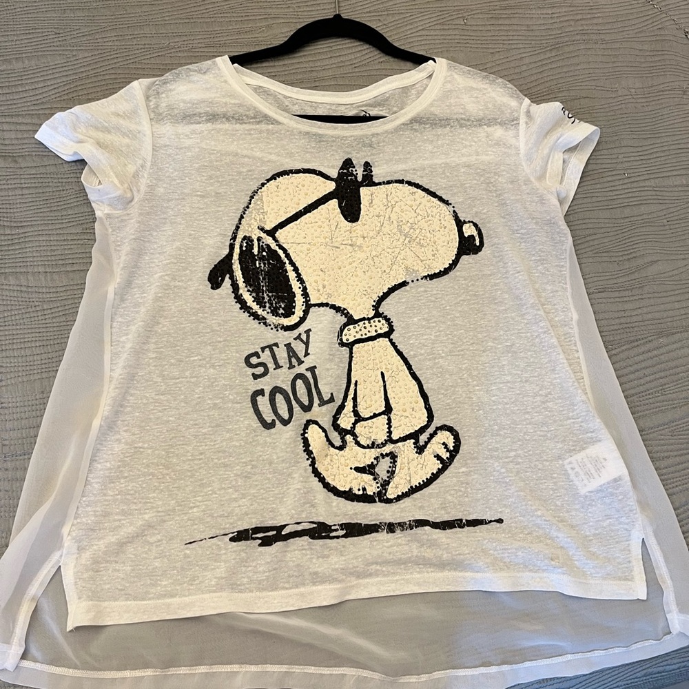Peanut Brand size 38 sheer back T shirt with sequenced on dog
